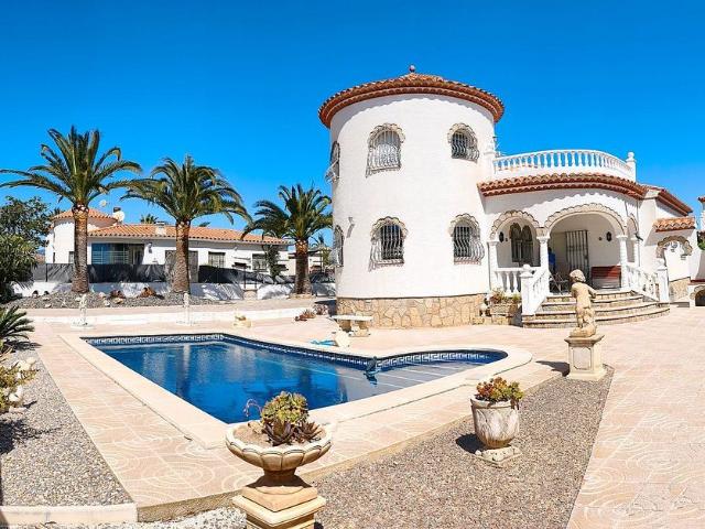 Chalet en venta en calle Falgueres de Les, Mont Roig del Camp, de 159 m² 3 habitaciones por 425.000