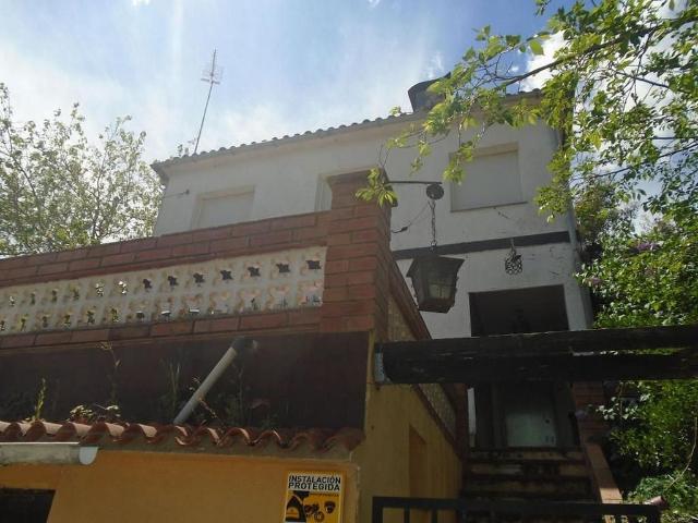 Chalet en venta en calle Farigola, Riudarenes, de 141 m² 4 habitaciones por 159.000