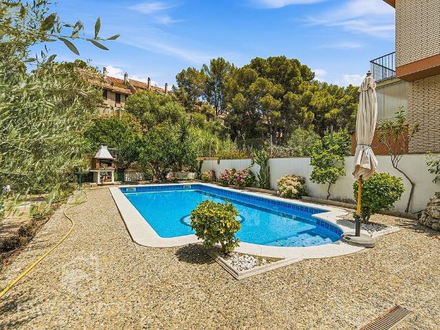Chalet en venta en calle Finlandia, Calafell, de 120 m² 5 habitaciones por 377.000