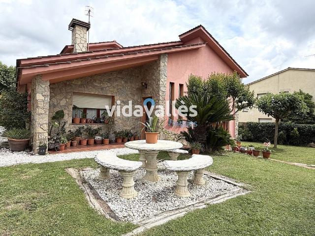 Chalet en venta en calle Fluvià, Santa Maria de Palautordera, de 115 m² 5 habitaciones por 498.000