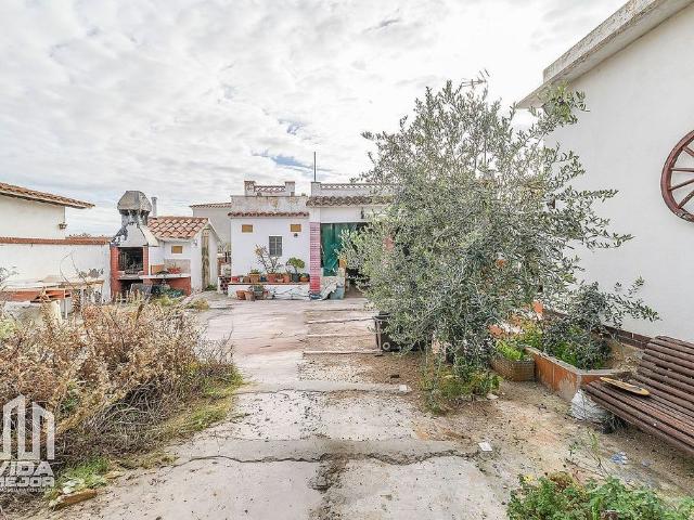 Chalet en venta en calle Flor de Lis, Viladecans, de 41 m² 2 habitaciones por 335.000