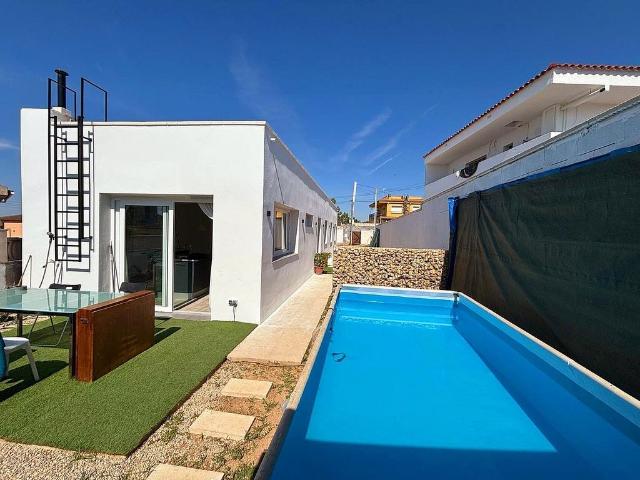 Chalet en venta en calle Florencia, Creixell, de 72 m² 3 habitaciones por 309.000