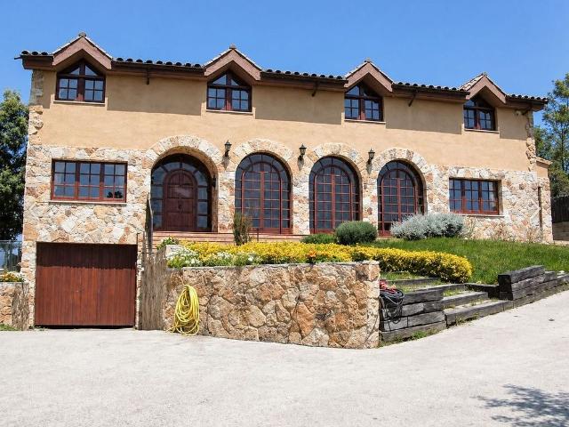 Chalet en venta en calle Floridaur Estany Gallecs, Montcada i Reixac, de 673 m² 10 habitaciones por 750.000