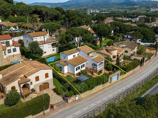 Chalet en venta en calle Fragata, Calonge, de 140 m² 5 habitaciones por 680.000