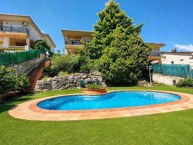 Chalet en venta en calle Frederic Mompou, Lliçà d´Amunt, de 167 m² 5 habitaciones por 460.000