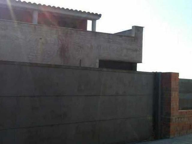 Chalet en venta en calle Hemingway, Rubí, de 359 m² 4 habitaciones por 349.000