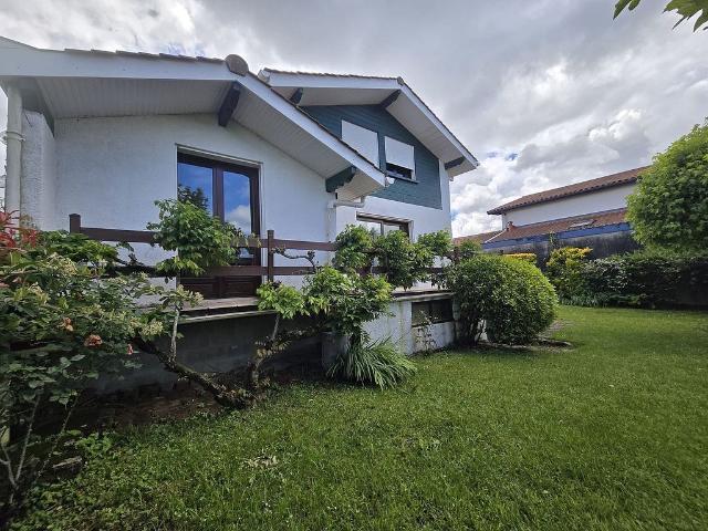 Chalet en venta en calle Impasse Laparka, Hendaya, de 117 m² 4 habitaciones por 636.000
