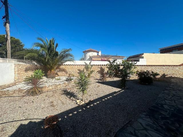 Chalet en venta en calle Illes Canaries, Mont Roig del Camp, de 377 m² 3 habitaciones por 599.000