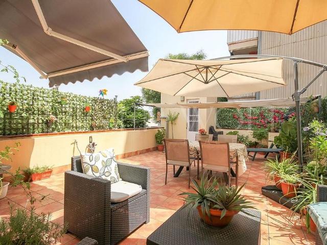 Chalet en venta en calle Joan Martí, Sant Boi de Llobregat, de 227 m² 3 habitaciones por 499.000