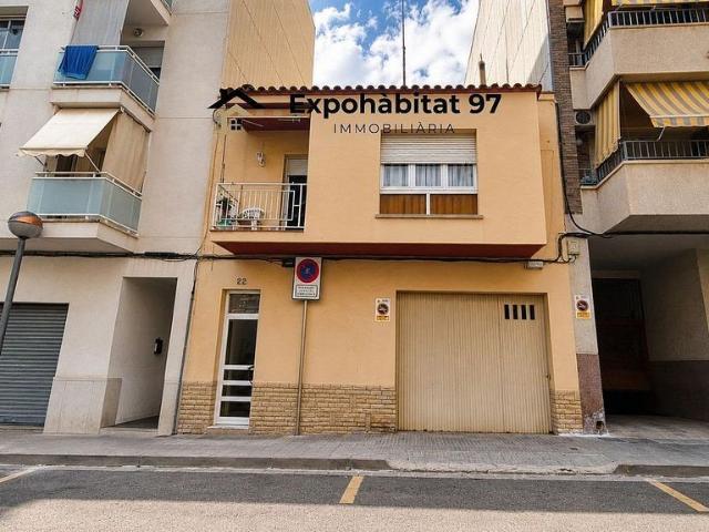 Chalet en venta en calle Joan Maragall, Cambrils, de 250 m² 4 habitaciones por 330.000