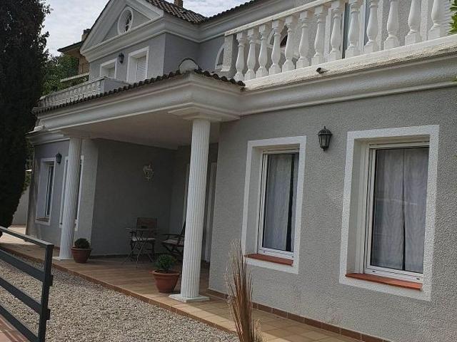Chalet en venta en calle Josefa Comellas, Ullastrell, de 142 m² 4 habitaciones por 560.000