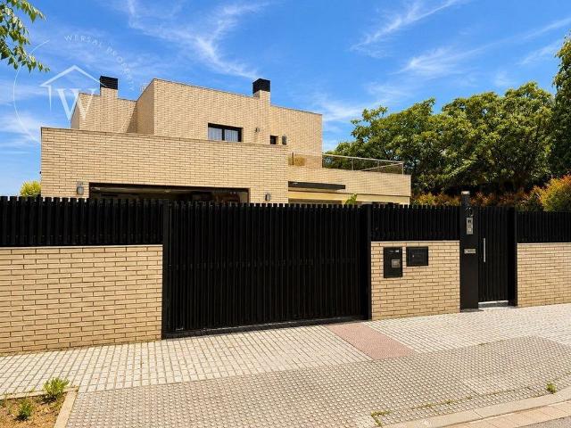 Chalet en venta en calle Josep Llimona, Cambrils, de 181 m² 4 habitaciones por 680.000