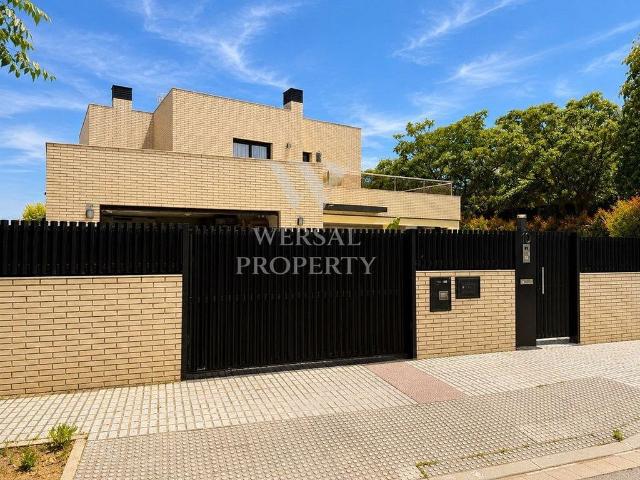 Chalet en venta en calle Josep Llimona, Cambrils, de 181 m² 4 habitaciones por 750.000
