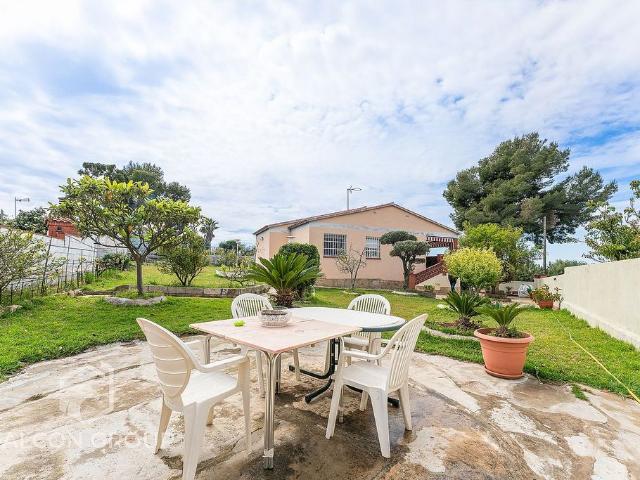 Chalet en venta en calle Josep M Folch I Torresoa, Vendrell, El, de 71 m² 4 habitaciones por 259.000