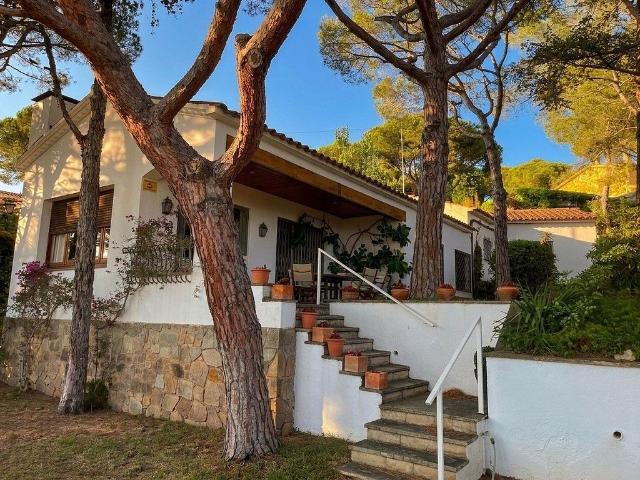 Chalet en venta en calle Josep Maria Folch i Torres, Cabrils, de 157 m² 5 habitaciones por 650.000