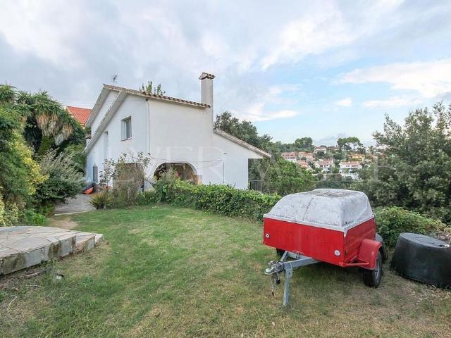 Chalet en venta en calle Josep Pla, Argentona, de 231 m² 7 habitaciones por 440.000