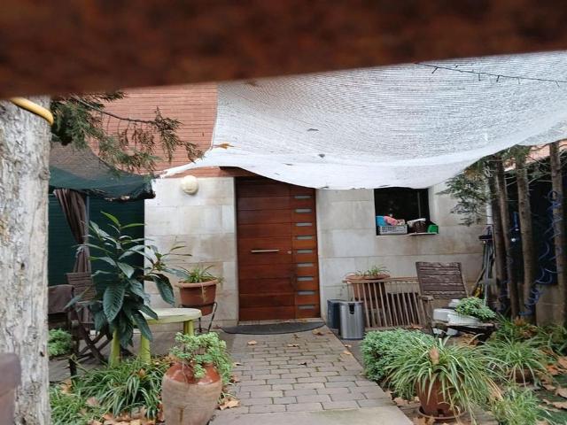 Chalet en venta en calle Julia, Sarrià de Ter, de 168 m² 3 habitaciones por 280.000