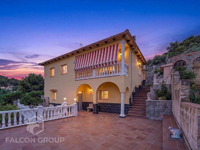 Chalet en venta en calle Olivoels Rosers, Castellet i la Gornal, de 170 m² 4 habitaciones por 319.000