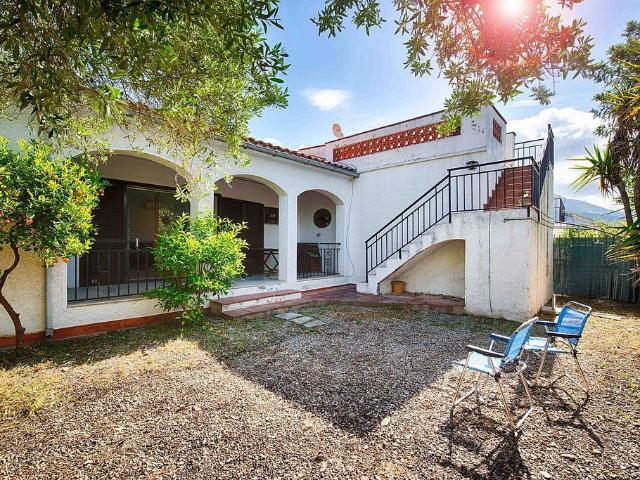 Chalet en venta en calle La Almadrava, Roses, de 148 m² 3 habitaciones por 320.000