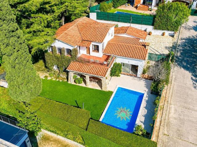 Chalet en venta en calle Corrons, Castell Platja d´Aro, de 190 m² 5 habitaciones por 795.000
