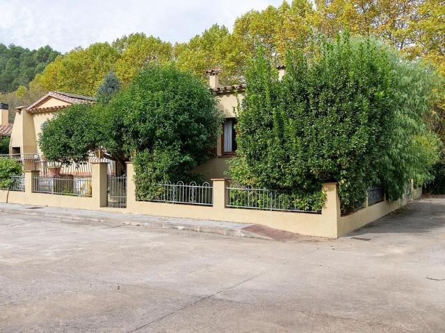 Chalet en venta en calle La Resclosa, Sant Llorenç de la Muga, de 224 m² 4 habitaciones por 385.000
