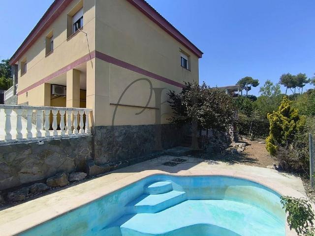 Chalet en venta en calle La Tossa, Torre de Claramunt, La, de 202 m² 4 habitaciones por 198.000