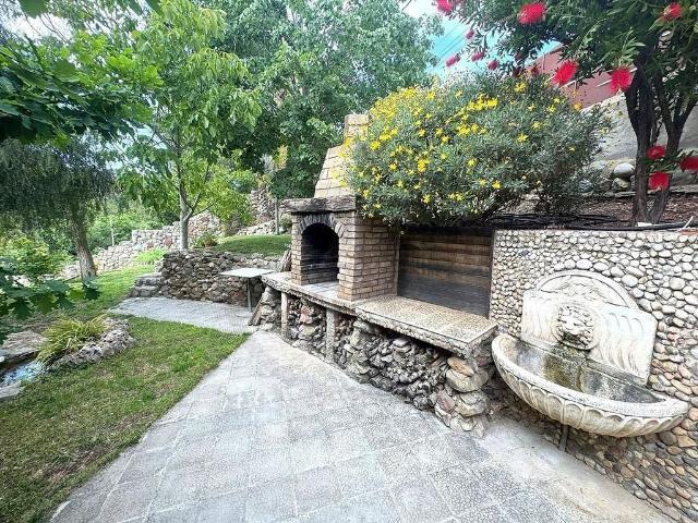 Chalet en venta en Viladecavalls, de 192 m² 4 habitaciones por 648.000