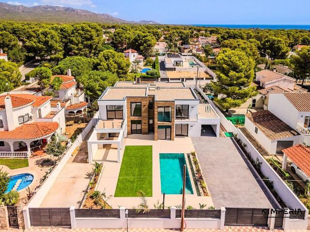 Chalet en venta en calle L'ametlla de Mar, Ametlla de Mar, l´, de 149 m² 4 habitaciones por 670.000