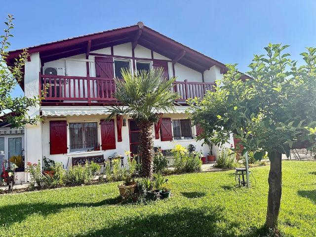 Chalet en venta en calle Landa Luzean, Urrugne, de 125 m² 4 habitaciones por 699.000