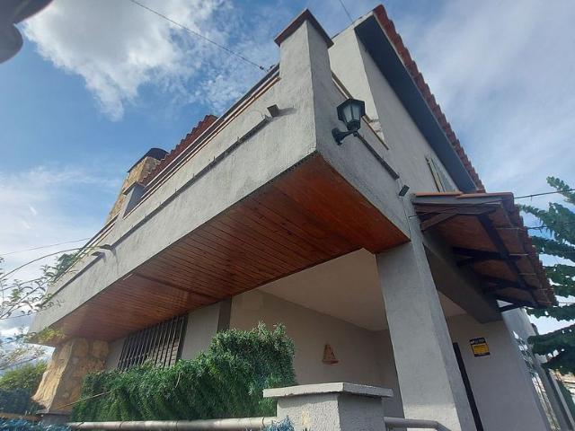 Chalet en venta en calle arboç, Bellvei, de 210 m² 6 habitaciones por 249.500