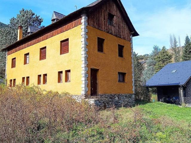 Chalet en venta en calle Llavorsí, Vall de Cardós, de 359 m² 8 habitaciones por 195.000