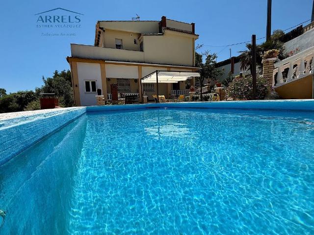 Chalet en venta en calle Mozart, Canyelles, de 164 m² 5 habitaciones por 310.000