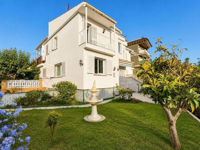 Chalet en venta en calle Montnell, Cunit, de 145 m² 3 habitaciones por 388.500