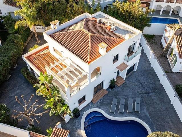 Chalet en venta en calle Montgrí, Castelló d´Empúries, de 150 m² 4 habitaciones por 695.000