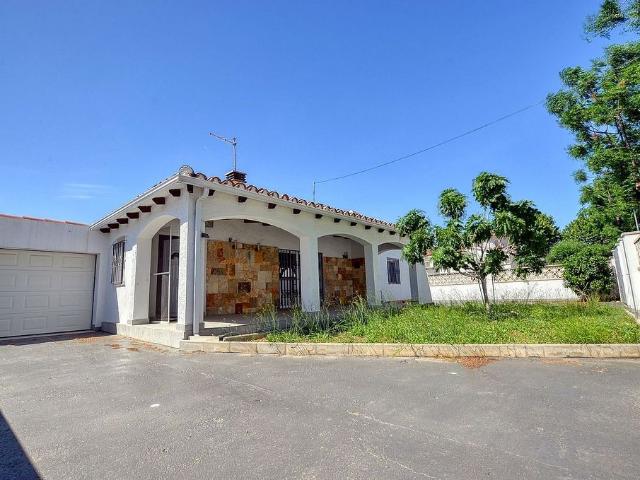 Chalet en venta en calle Montgri, Castelló d´Empúries, de 162 m² 4 habitaciones por 480.000