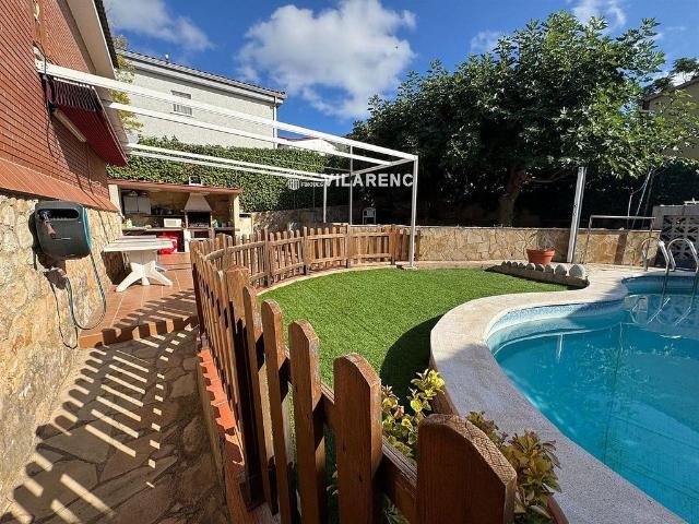 Chalet en venta en calle Montpaó, Calafell, de 141 m² 4 habitaciones por 288.000