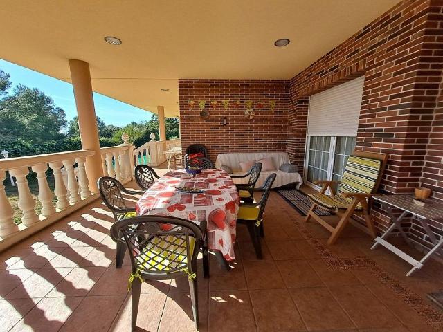 Chalet en venta en calle Montsant, Almoster, de 584 m² 6 habitaciones por 547.900