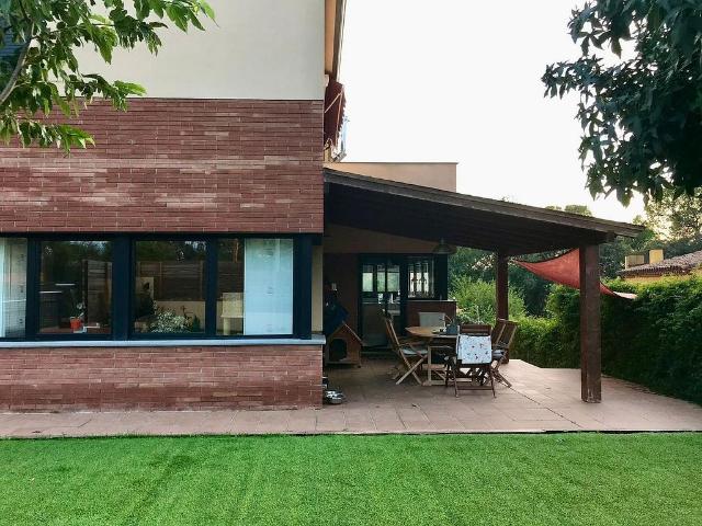 Chalet en venta en calle Montsant, Santa Maria de Palautordera, de 222 m² 4 habitaciones por 525.000