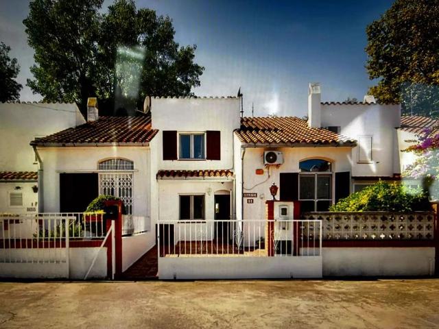 Chalet en venta en calle Montseny, Castelló d´Empúries, de 68 m² 3 habitaciones por 255.000