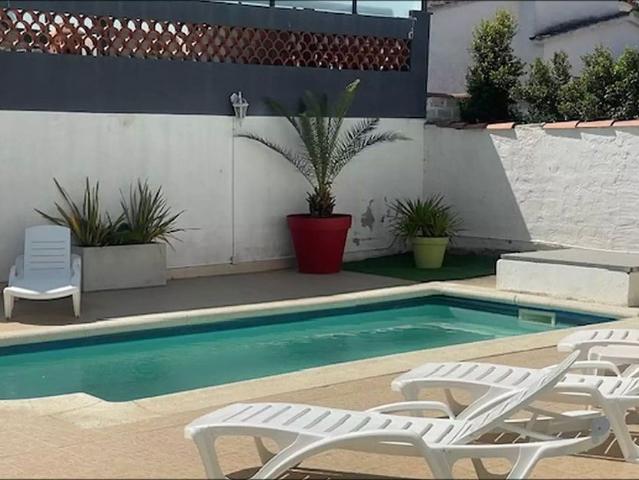 Chalet en venta en calle Montseny, Castelló d´Empúries, de 90 m² 4 habitaciones por 385.000