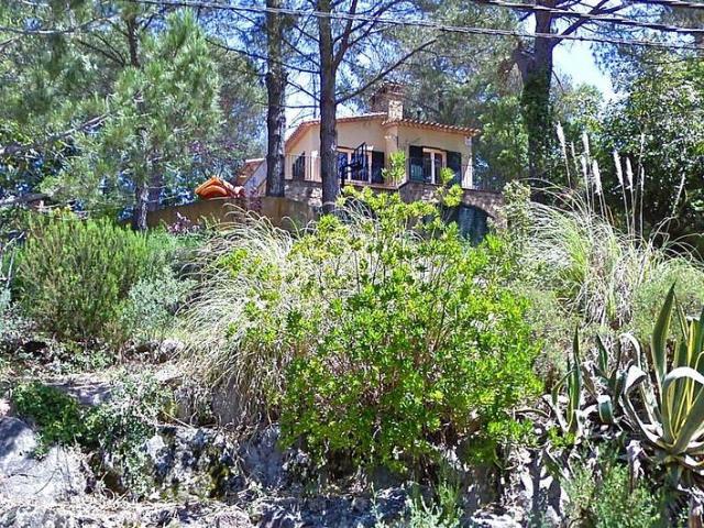 Chalet en venta en calle Matagalls, Caldes de Malavella, de 288 m² 4 habitaciones por 295.000