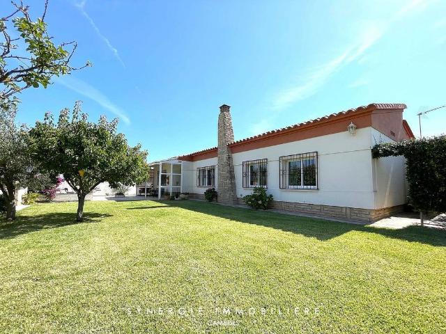 Chalet en venta en calle Magallanes, Cambrils, de 201 m² 4 habitaciones por 380.000