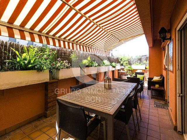 Chalet en venta en calle Major, Montcada i Reixac, de 209 m² 4 habitaciones por 690.000