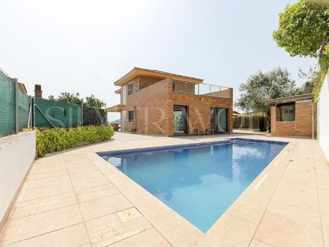 Chalet en venta en calle Malvasia, Cervelló, de 291 m² 5 habitaciones por 670.000