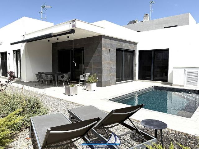 Chalet en venta en calle Mare de Déu de la Roca, Montbrió del Camp, de 126 m² 4 habitaciones por 565.000