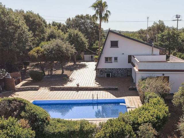 Chalet en venta en calle Mas Llunes, Bescanó, de 180 m² 3 habitaciones por 369.000