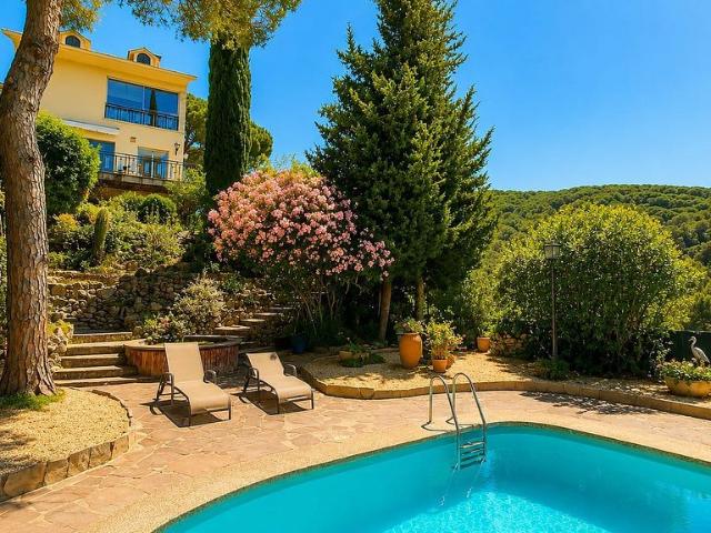 Chalet en venta en calle Masia El Juncarol, Sant Pol de Mar, de 446 m² 5 habitaciones por 695.000