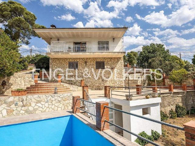 Chalet en venta en calle, Mediona, de 201 m² 4 habitaciones por 285.000