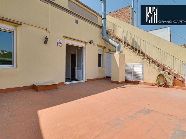 Chalet en venta en calle Méndez Núñez, Figueres, de 263 m² 4 habitaciones por 280.000