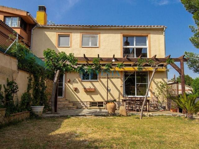 Chalet en venta en calle Mestral, Castellvell del Camp, de 157 m² 5 habitaciones por 379.900